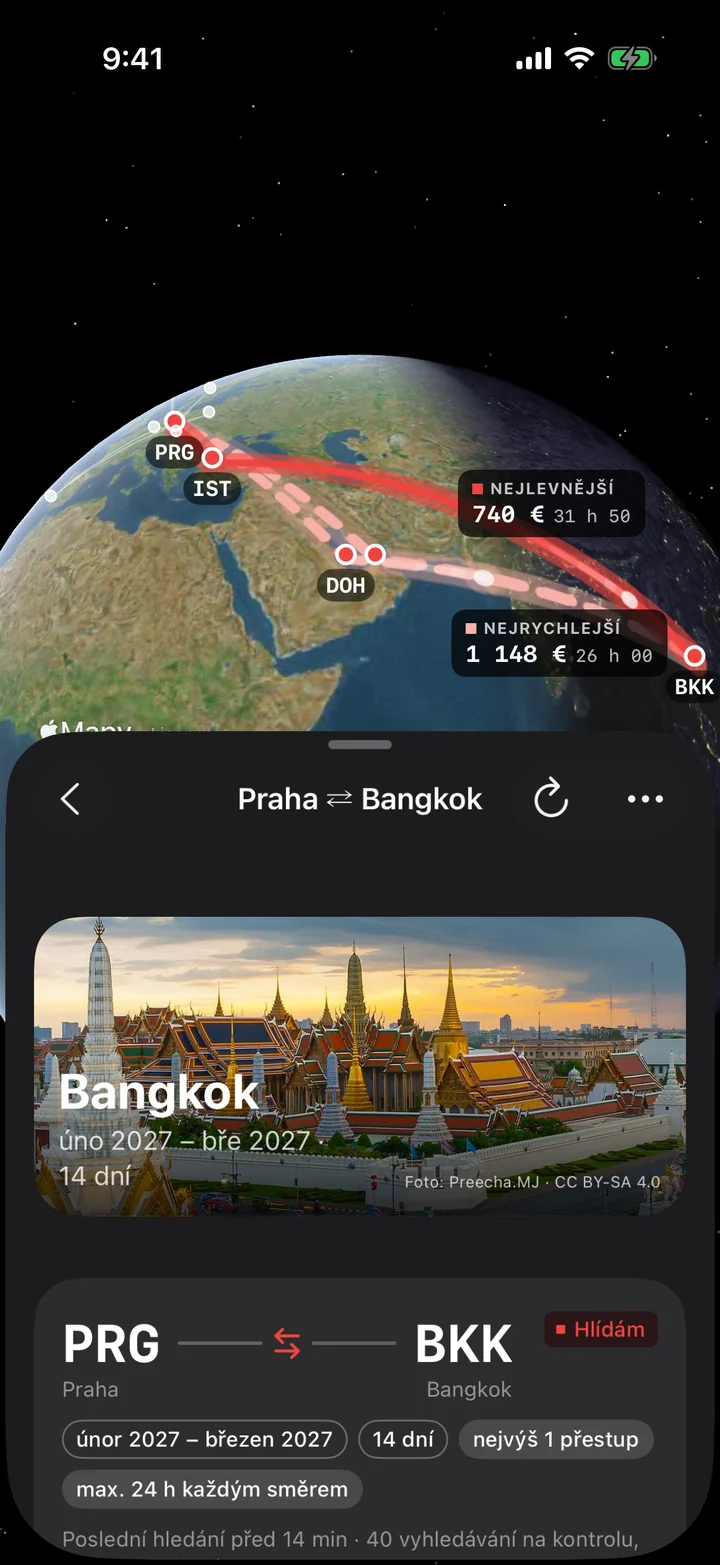 Praha–Bangkok na glóbu: nejlevnější cesta za 740 € přes Istanbul plnou čarou a nejrychlejší za 1 148 € přes Dauhá čárkovanou, obě s popiskem, a pod nimi fotka Bangkoku nad cestou